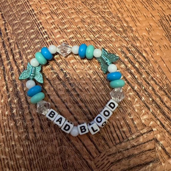 1989-inspired Taylor Swift friendship bracelets - Picture 2 of 6